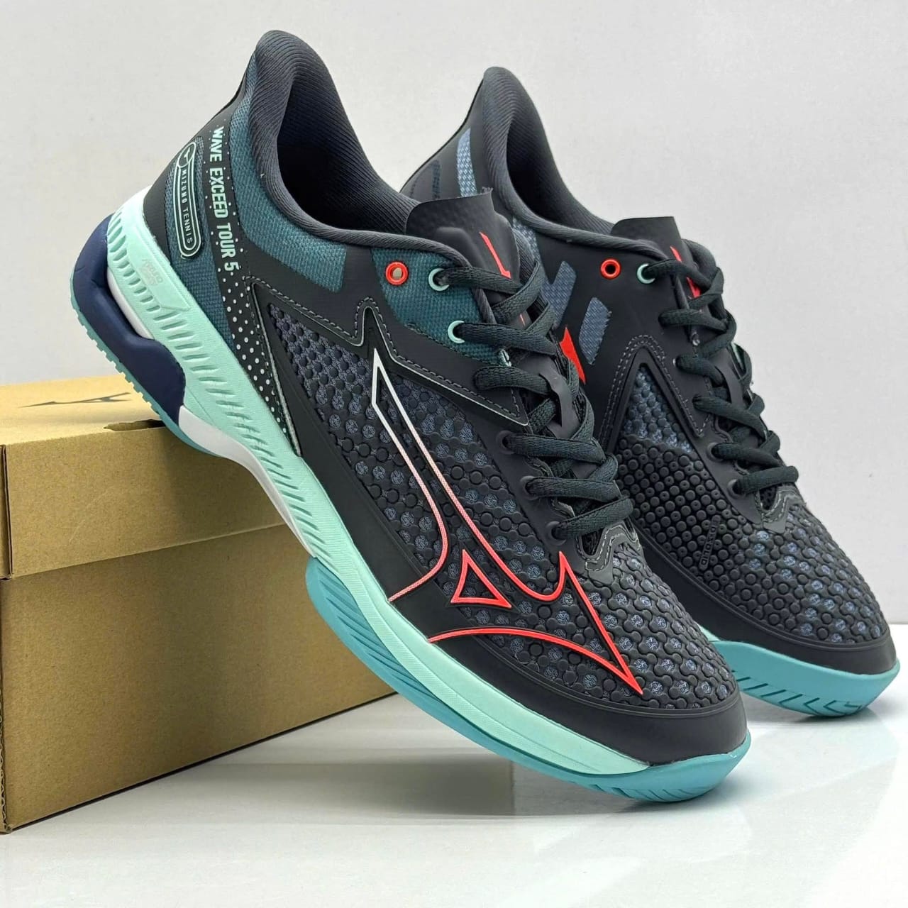 Mizuno Wave Exceed Tour 5 – Men's – Black/Mint/Coral