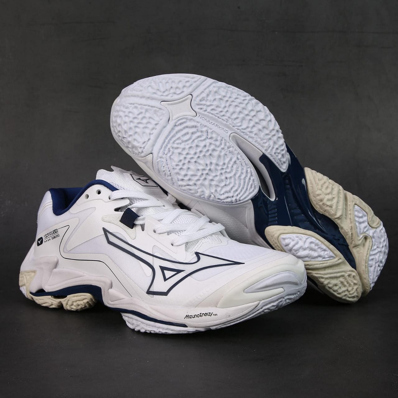 Mizuno Wave Lightning Z8 (Mens)