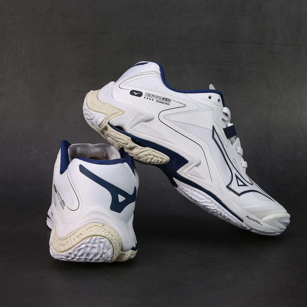 Mizuno Wave Lightning Z8 (Mens)