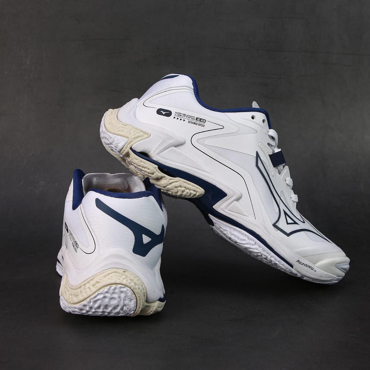 Mizuno Wave Lightning Z8 (Mens)